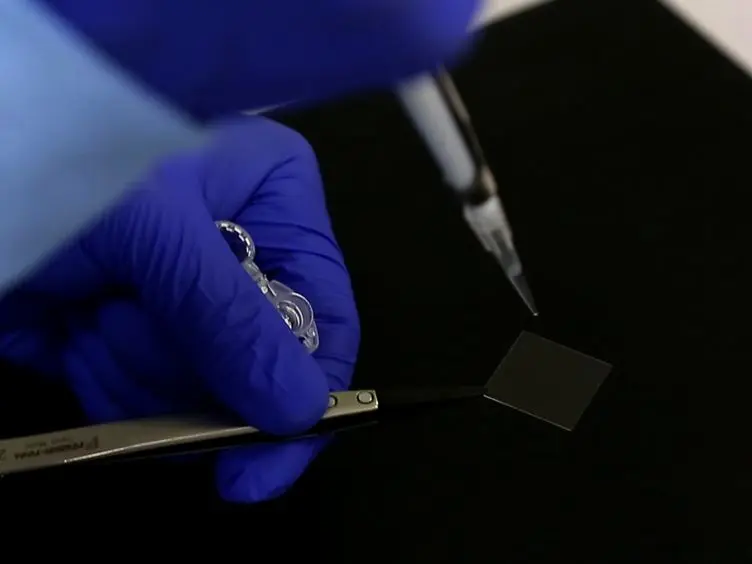 Evaluating Plasmonic Transport in Current-carrying Silver Nanowires