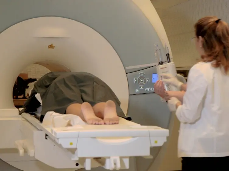 Tracking the Mammary Architectural Features and Detecting Breast Cancer with Magnetic Resonance Diffusion Tensor Imaging