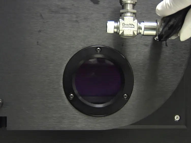 Sealable Femtoliter Chamber Arrays for Cell-free Biology