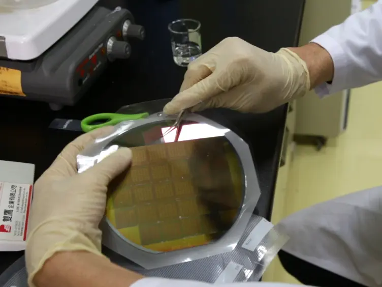 Preparation of Silicon Nanowire Field-effect Transistor for Chemical and Biosensing Applications