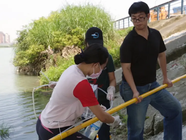 Clean Sampling and Analysis of River and Estuarine Waters for Trace Metal Studies