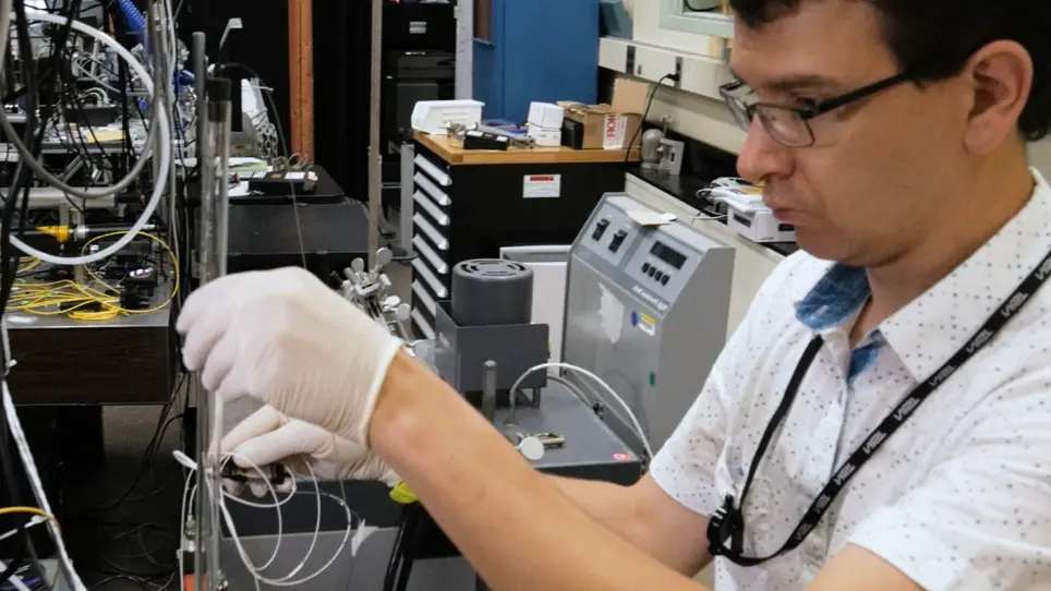 Fabrication and Testing of Photonic Thermometers