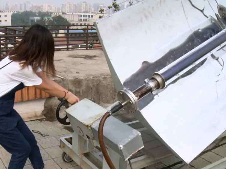 Experimental System of Solar Adsorption Refrigeration with Concentrated Collector