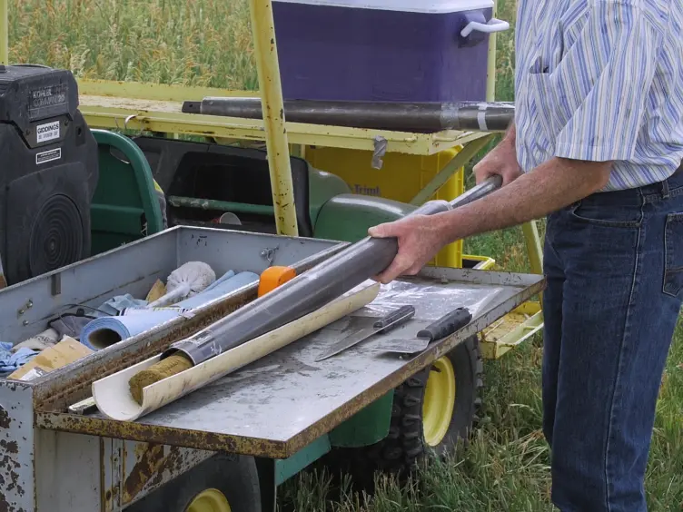 Measuring and Mapping Patterns of Soil Erosion and Deposition Related to Soil Carbonate Concentrations Under Agricultural Management