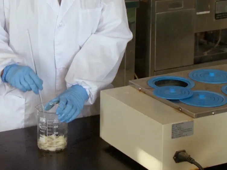 Extraction of Ramie Fiber in Alkali Hydrogen Peroxide System Supported by Controlled-release Alkali Source