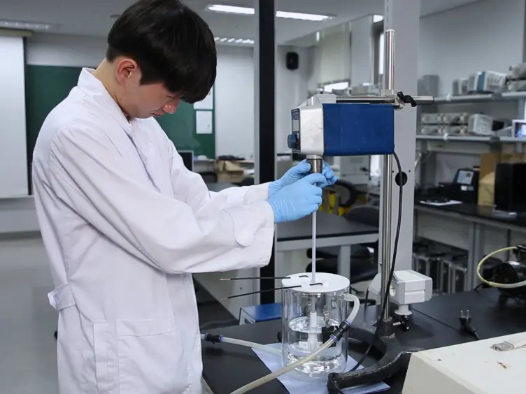 Fabrication of Gradient Nanopattern by Thermal Nanoimprinting Technique and Screening of the Response of Human Endothelial Colony-forming Cells