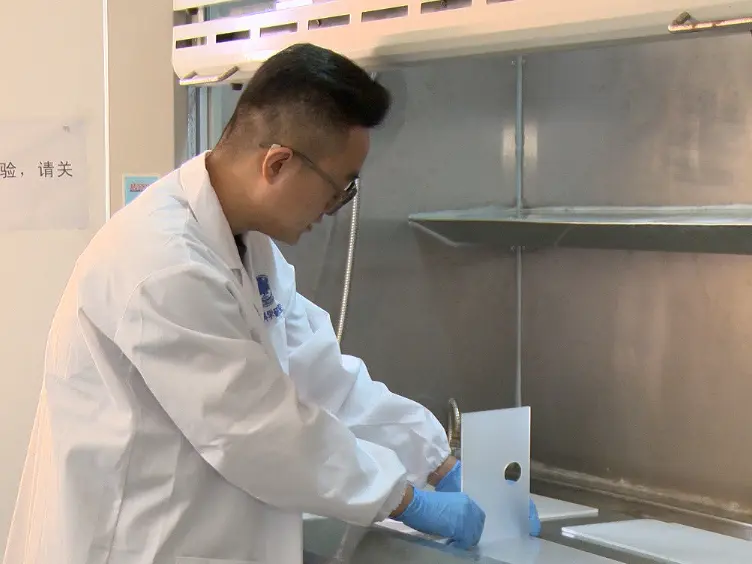 The Cutting and Floating Method for Paraffin-embedded Tissue for Sectioning