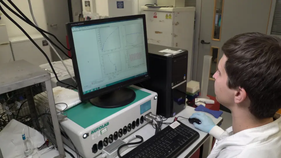 Single Liposome Measurements for the Study of Proton-Pumping Membrane Enzymes Using Electrochemistry and Fluorescent Microscopy