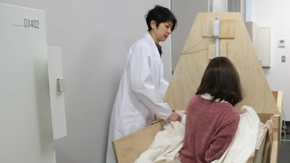 Observing the Transformation of Bodily Self-consciousness in the Squeeze-machine Experiment