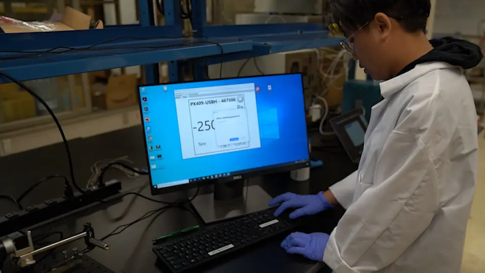 Studying Surfactant Effects on Hydrate Crystallization at Oil-Water Interfaces Using a Low-Cost Integrated Modular Peltier Device