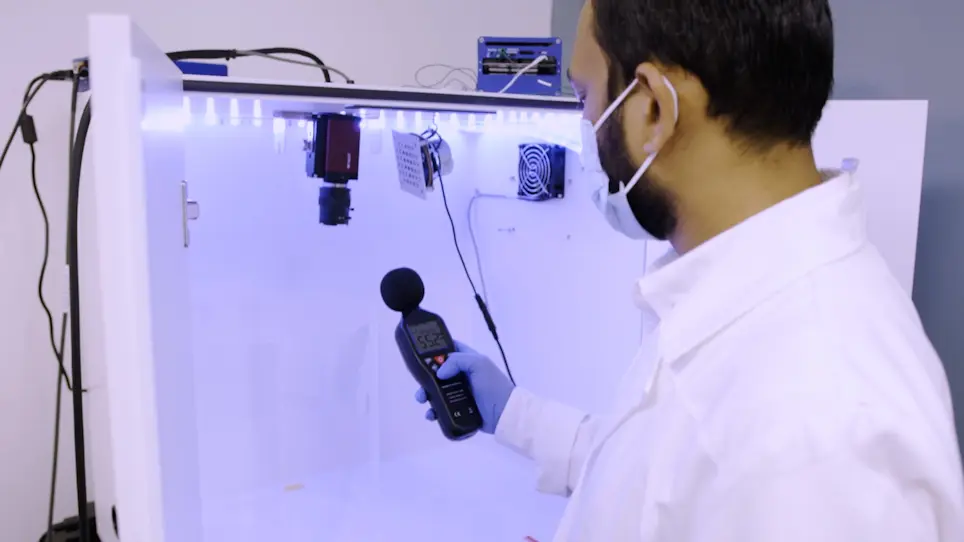 A Novel Pavlovian Fear Conditioning Paradigm to Study Freezing and Flight Behavior