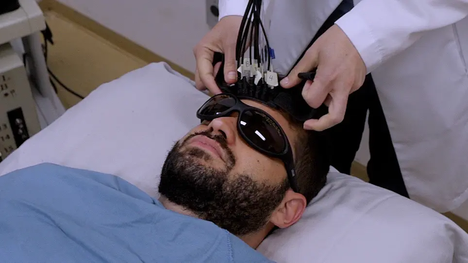 Real-Time Monitoring of Neurocritical Patients with Diffuse Optical Spectroscopies