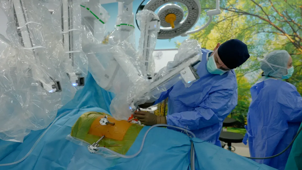 Subcostal Specimen Removal in Completely Portal Robotic Lobectomy